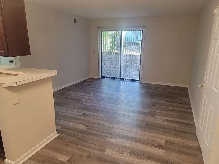 elmtree1401b — Photo 10