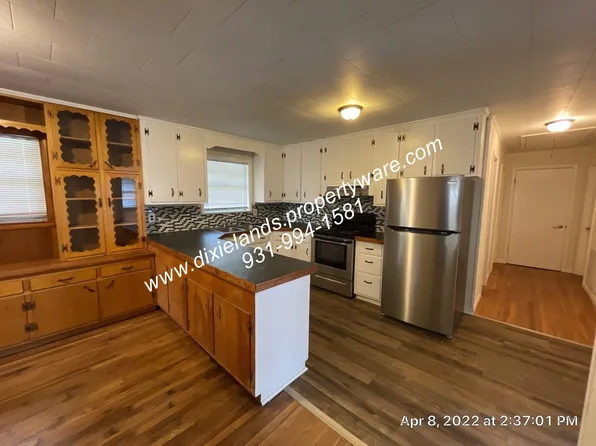 130 Shelton St, Linden, TN 37096