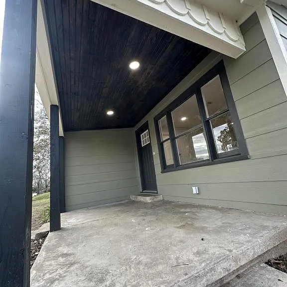 804 E Water St — Photo 6