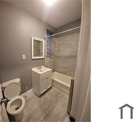 4th image of 6857 S Clyde Ave #3