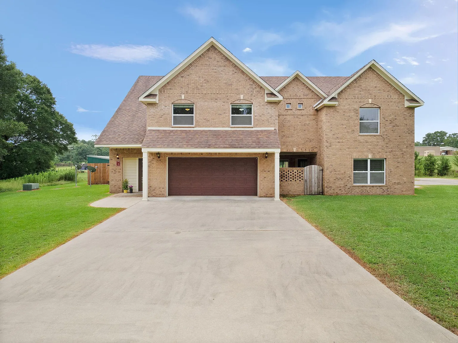 3 bed, 2.5 bath, 1600 sqft, $1,575 — Photo 1