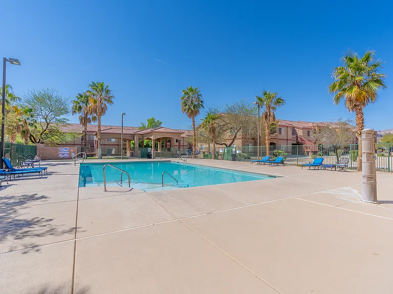 9925 W Russell Rd — Photo 10