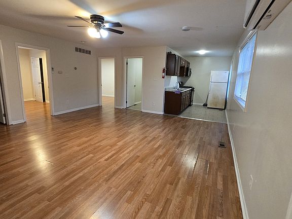 3rd image of 335 Lumber St