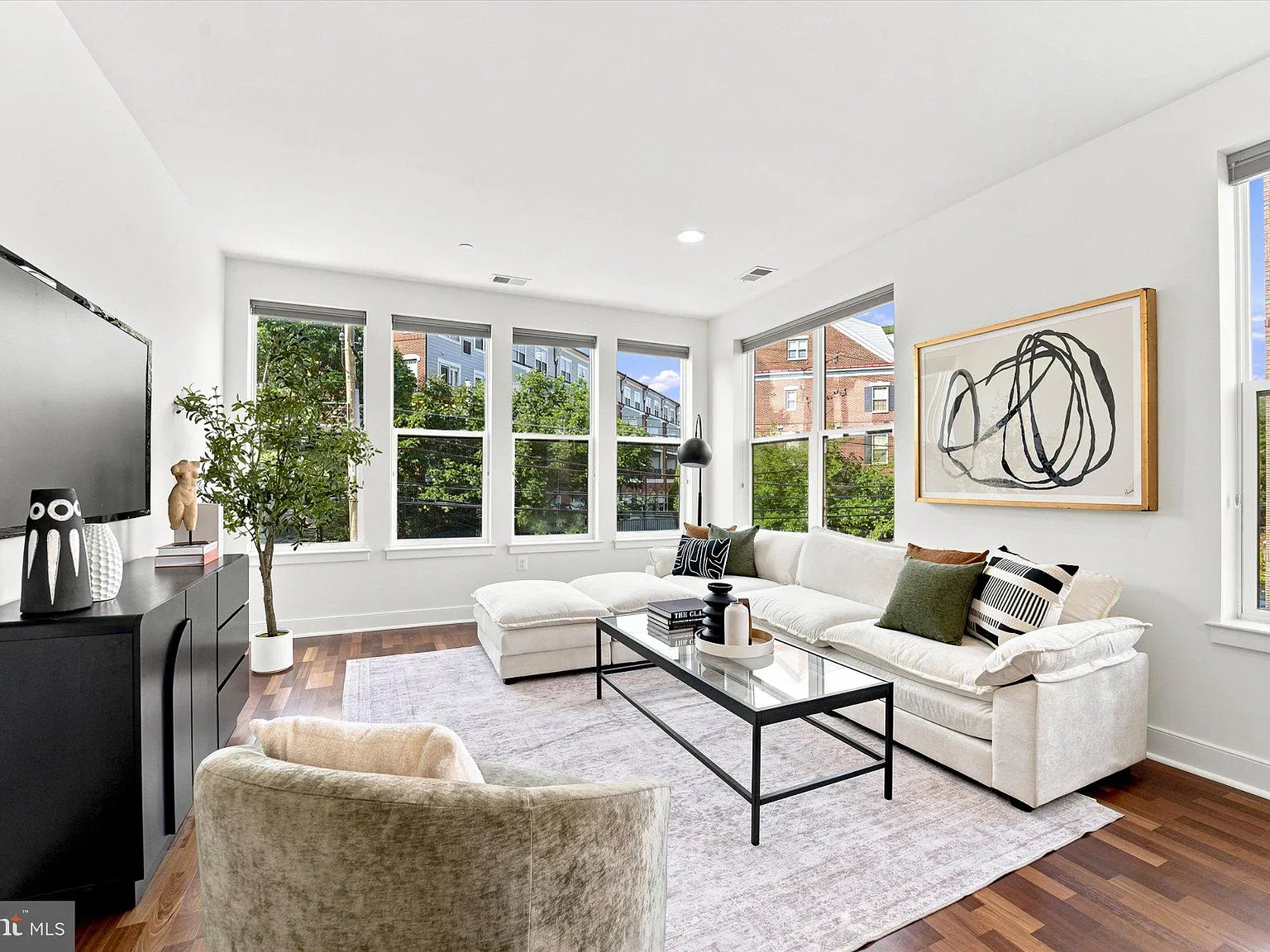 2 bed, 2.0 bath, 1379 sqft, $3,900 — Photo 4