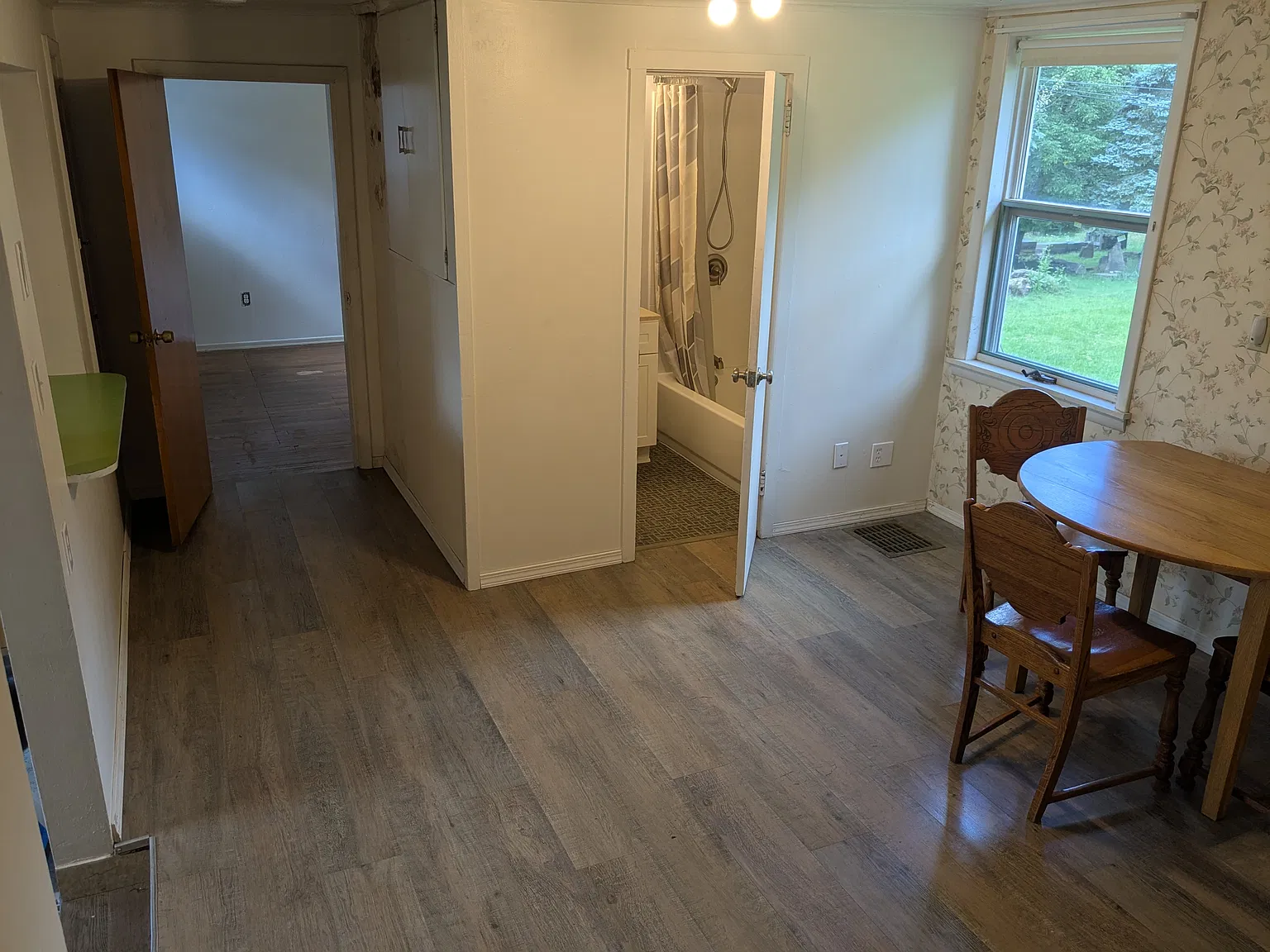 2 bed, 926 sqft, $1,300 — Photo 3