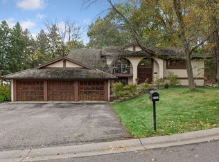 6401 Timber Rdg, Edina, MN 55439