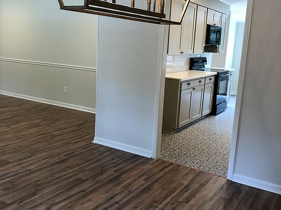 3rd image of 1304 Western Dr