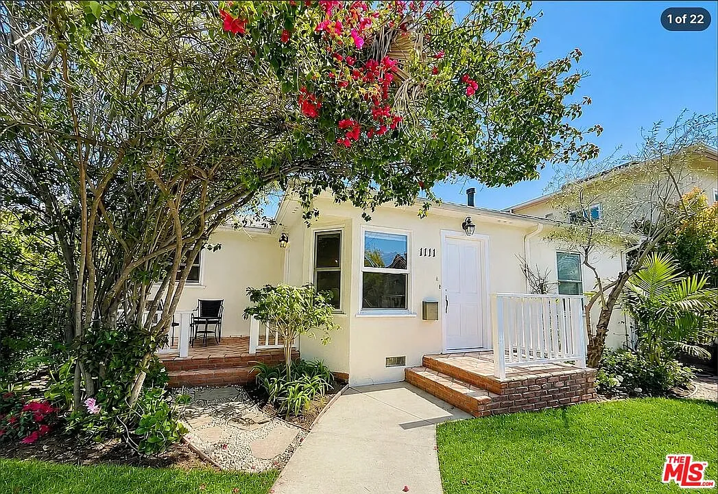 3 bed, 1.5 bath, $5,800 — Photo 2