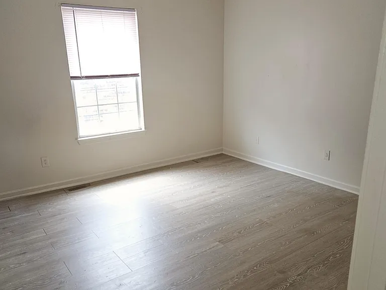 4620 Southern Pkwy #7 — Photo 3