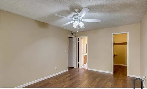 1122 E Charleston Ave — Photo 6