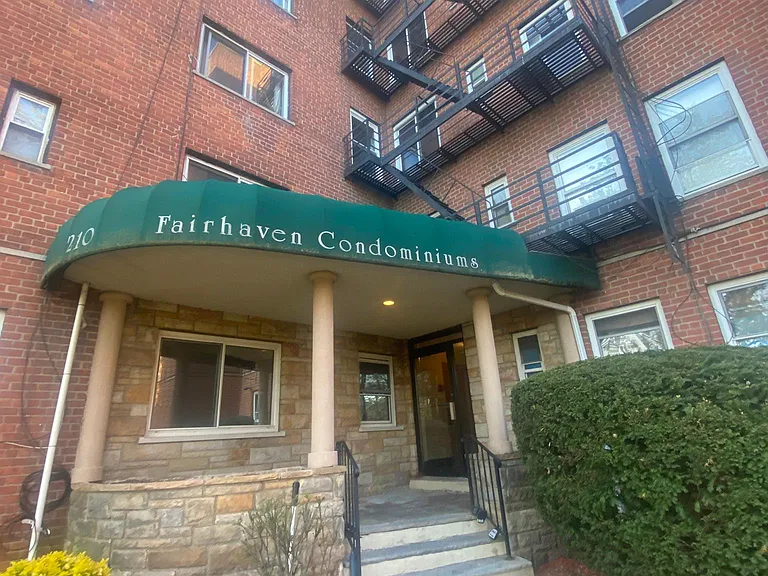 210 Woodcliff Ave #4F — Photo 2