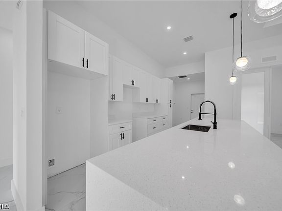 5th image of 605 E 14th St
