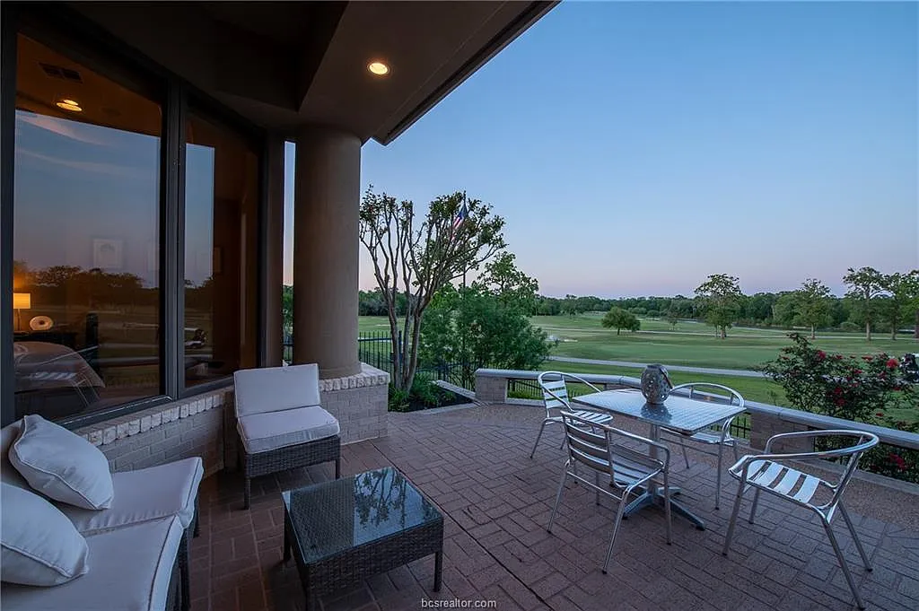 3 bed, 3.5 bath, 3568 sqft, $3,500 — Photo 4