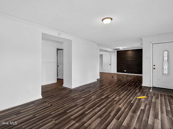 4th image of 212 Winslow Circle