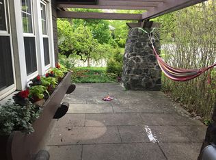 13067 Cedar Rd, Cleveland Heights, OH 44118