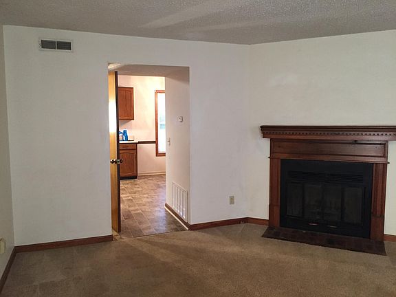 4th image of 2716 Debbie Dr #B