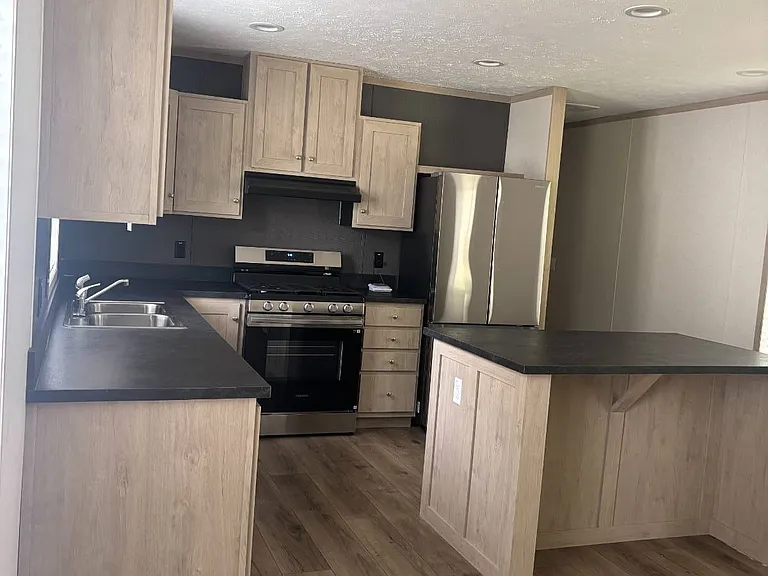 808 Stanley St #900 — Photo 2