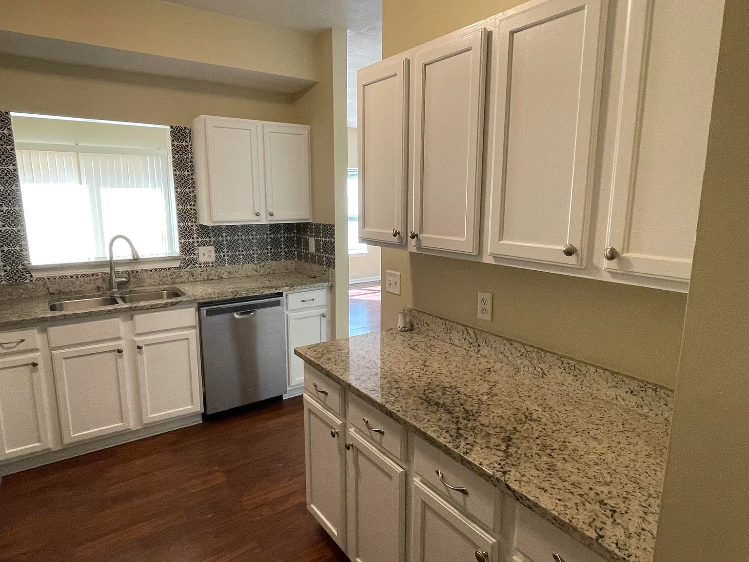 2 bed, 2.5 bath, 1792 sqft, $1,700 — Photo 4