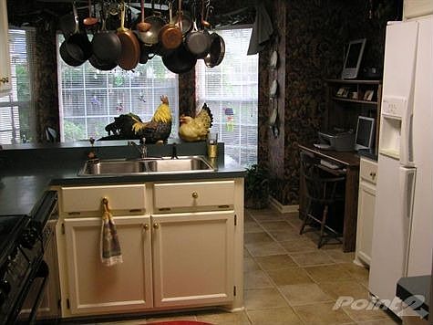 Kitchen breakfast area