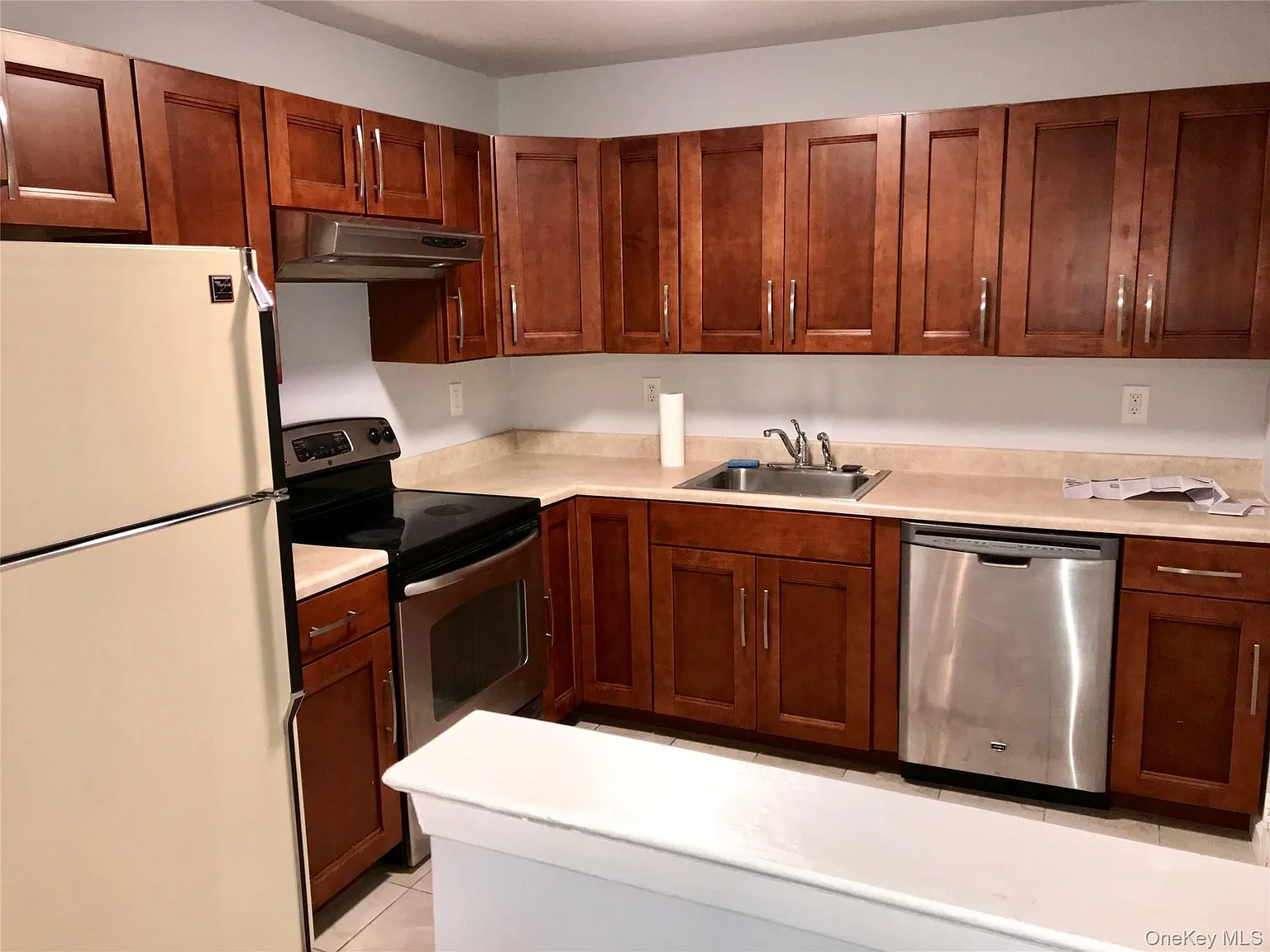 2 bed, 1.0 bath, 946 sqft, $2,600 — Photo 2
