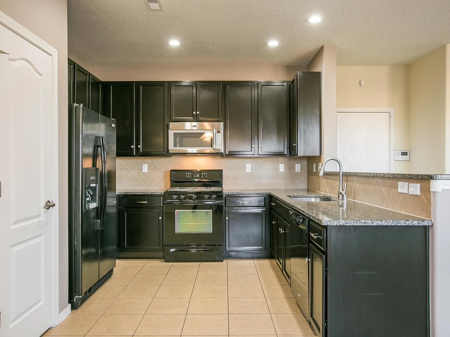 2214 Vista De Colinas Dr SE — Photo 2