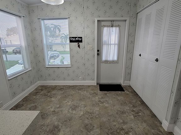 4th image of 391 NW 135th Way