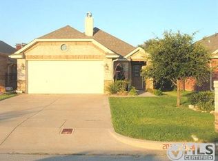 9025 Racquet Club Dr, Fort Worth, TX 76120