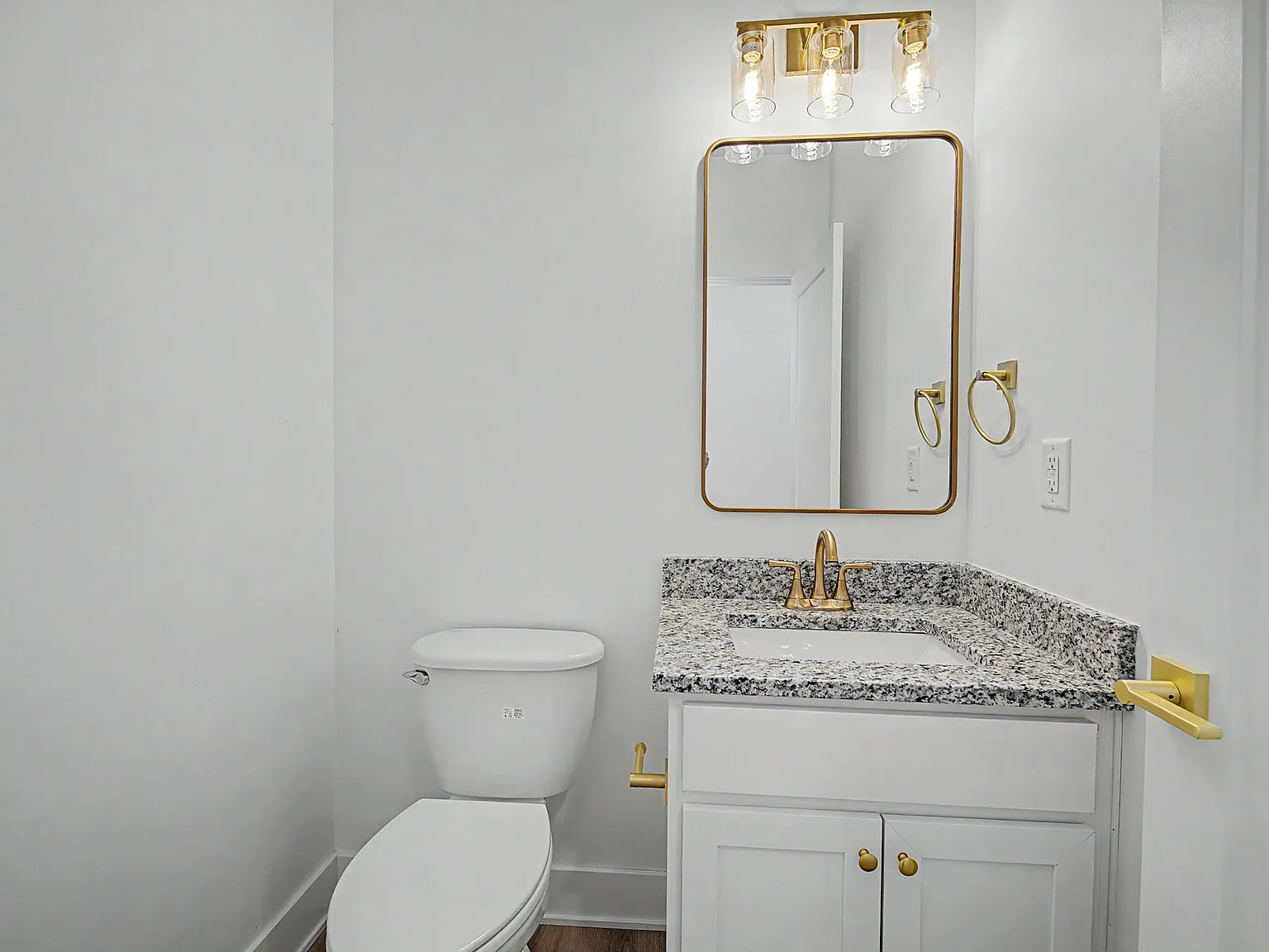 4 bed, 2.5 bath, 2400 sqft, $2,500 — Photo 3