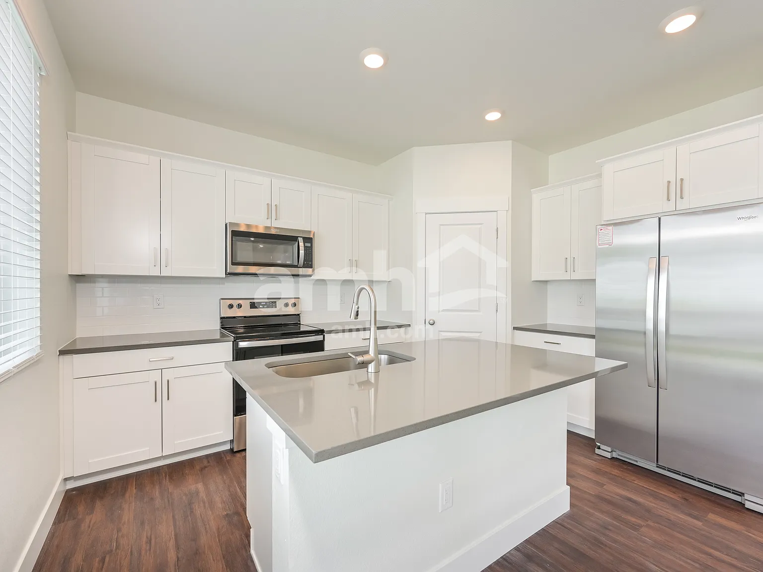 3 bed, 2.5 bath, 1766 sqft, $3,385 — Photo 3