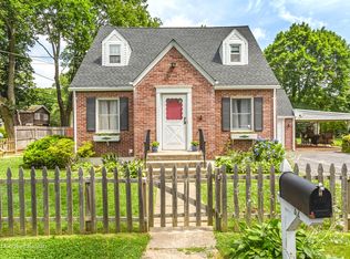 32 Tulip St, Huntington, NY 11743