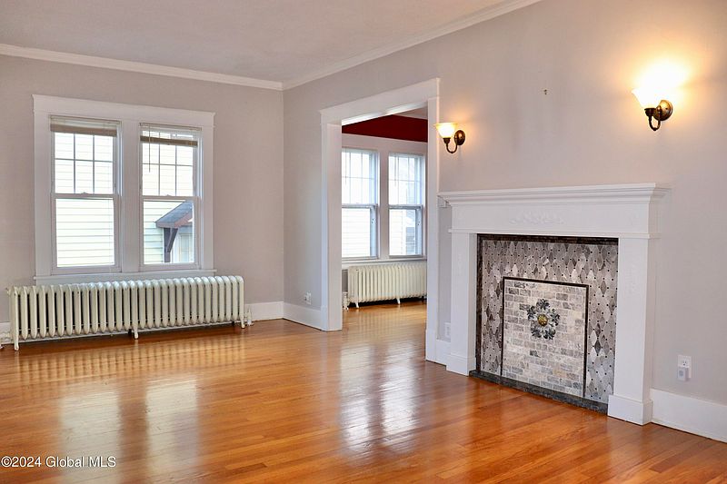 4th image of 61 Edgecomb Street