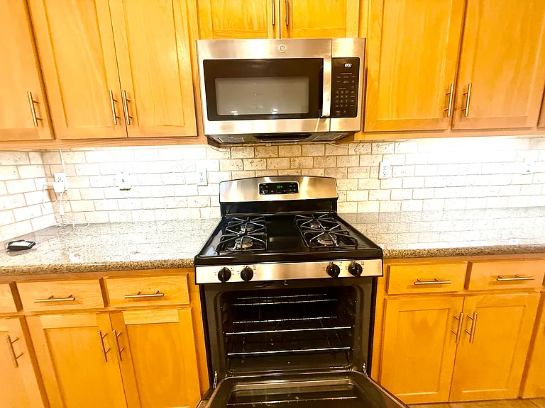 2044 Lee Way — Photo 4