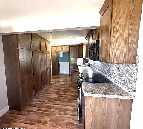 5th image of 504 Maple St