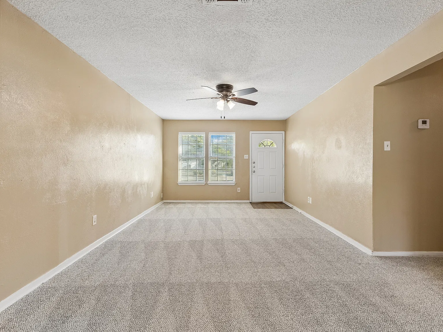 3 bed, 1.5 bath, 1233 sqft, $1,695 — Photo 4