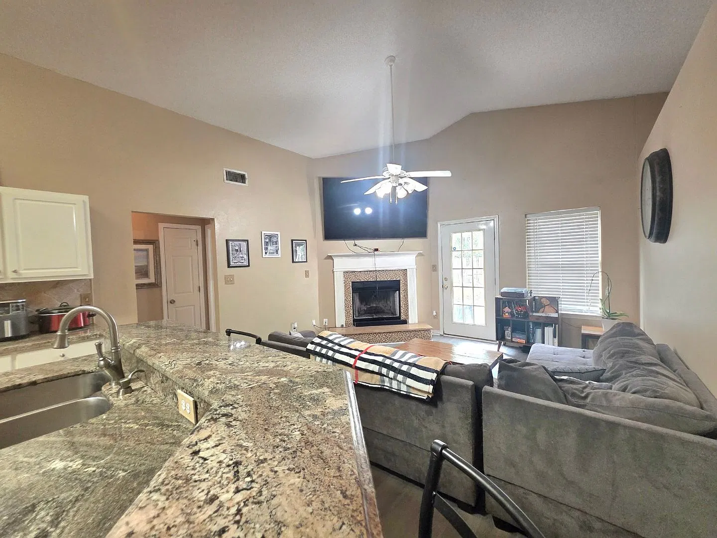 3BR/2BA Home with Fenced Yard - Convenient Location — Photo 4