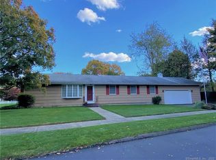 3 Village Cir, Hamden, CT 06514