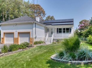 71 Old Neck Rd S, Center Moriches, NY 11934