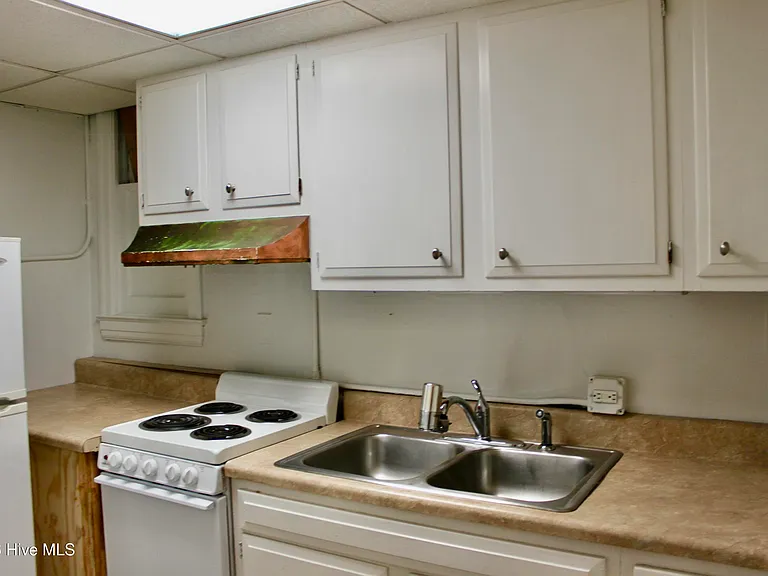 124 NW Broad St #1 — Photo 4
