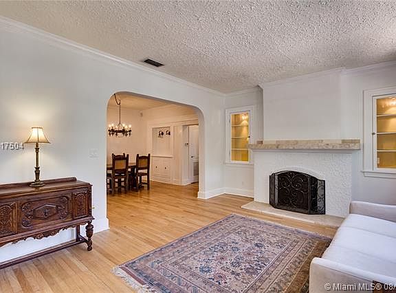 5th image of 1212 Obispo Ave