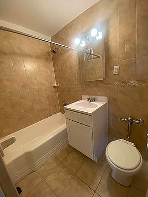 3rd image of 165-20 Highland Ave #11