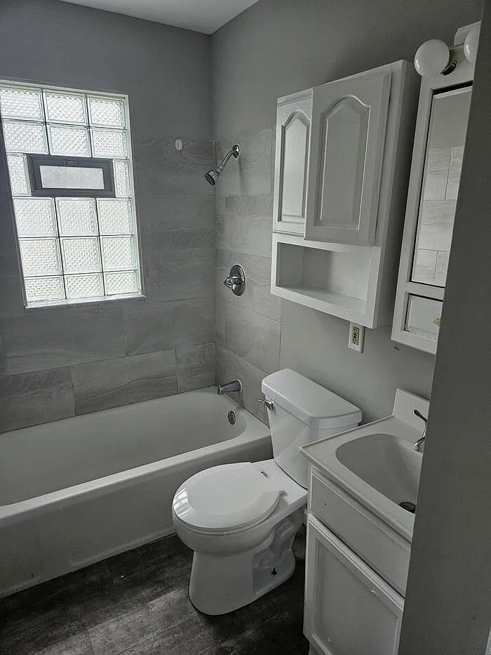 3 bed, 1.0 bath, 800 sqft, $1,350 — Photo 2