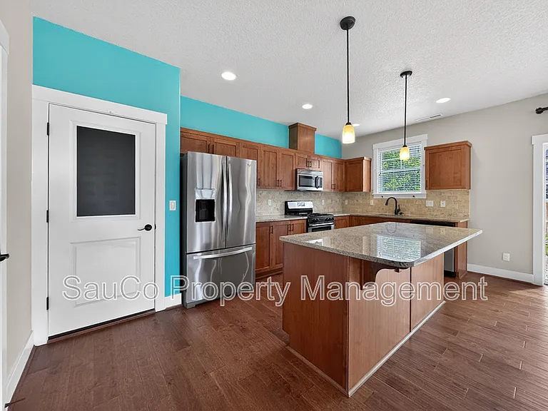 456 SW 203rd Ter — Photo 9