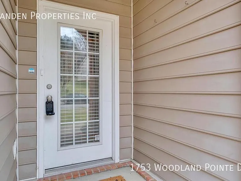 1753 Woodland Pointe Dr — Photo 5