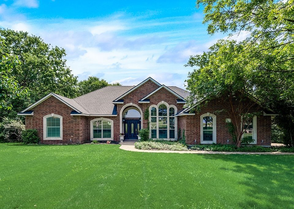 1st image of 217 Starcrest Dr