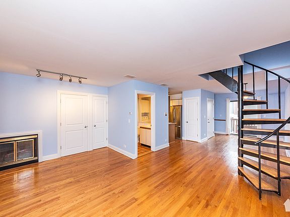 3rd image of 2643 N Southport Ave #D