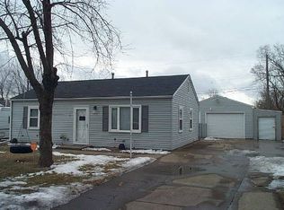 7208 N Pine St, Davenport, IA 52806