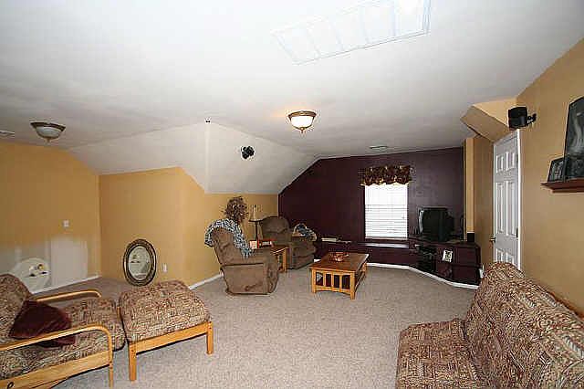 Wonderful upstairs game room