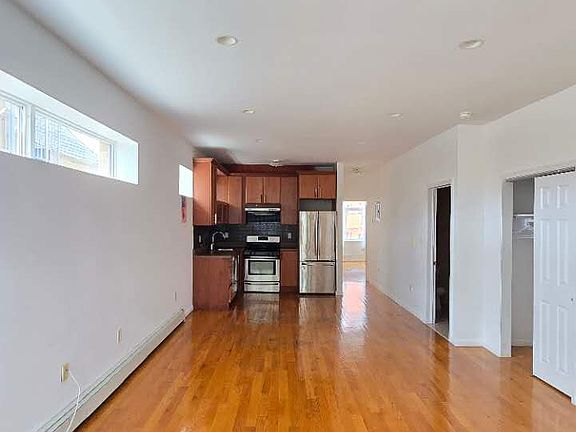 3rd image of 122 Bay 28 St #2