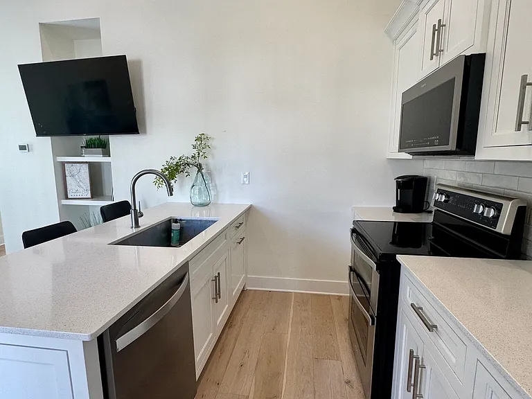 3037 State St — Photo 14