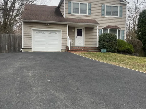185 Birch Road, Kings Park, NY 11754